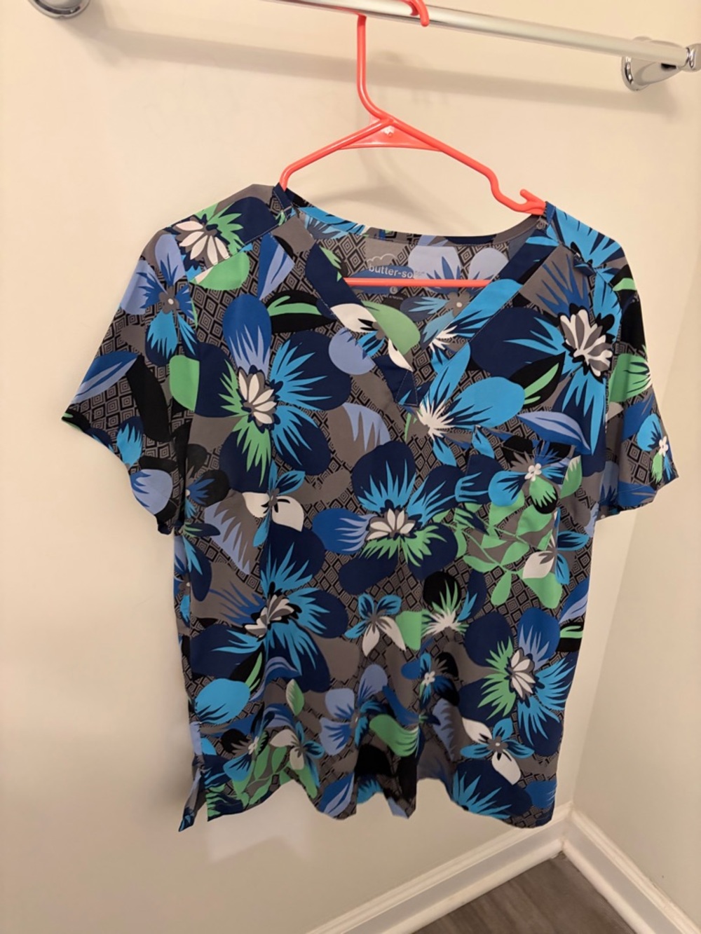 Butter-Soft Women’s Floral V-Neck Top in Blue and Green scrub top
